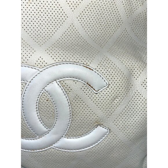 Chanel Ivory Goatskin Perforated Large CC Tote - Picture 2 of 12